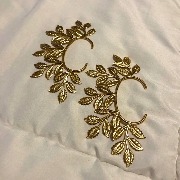 Jewelry - Nwot Leafy ear cuffs